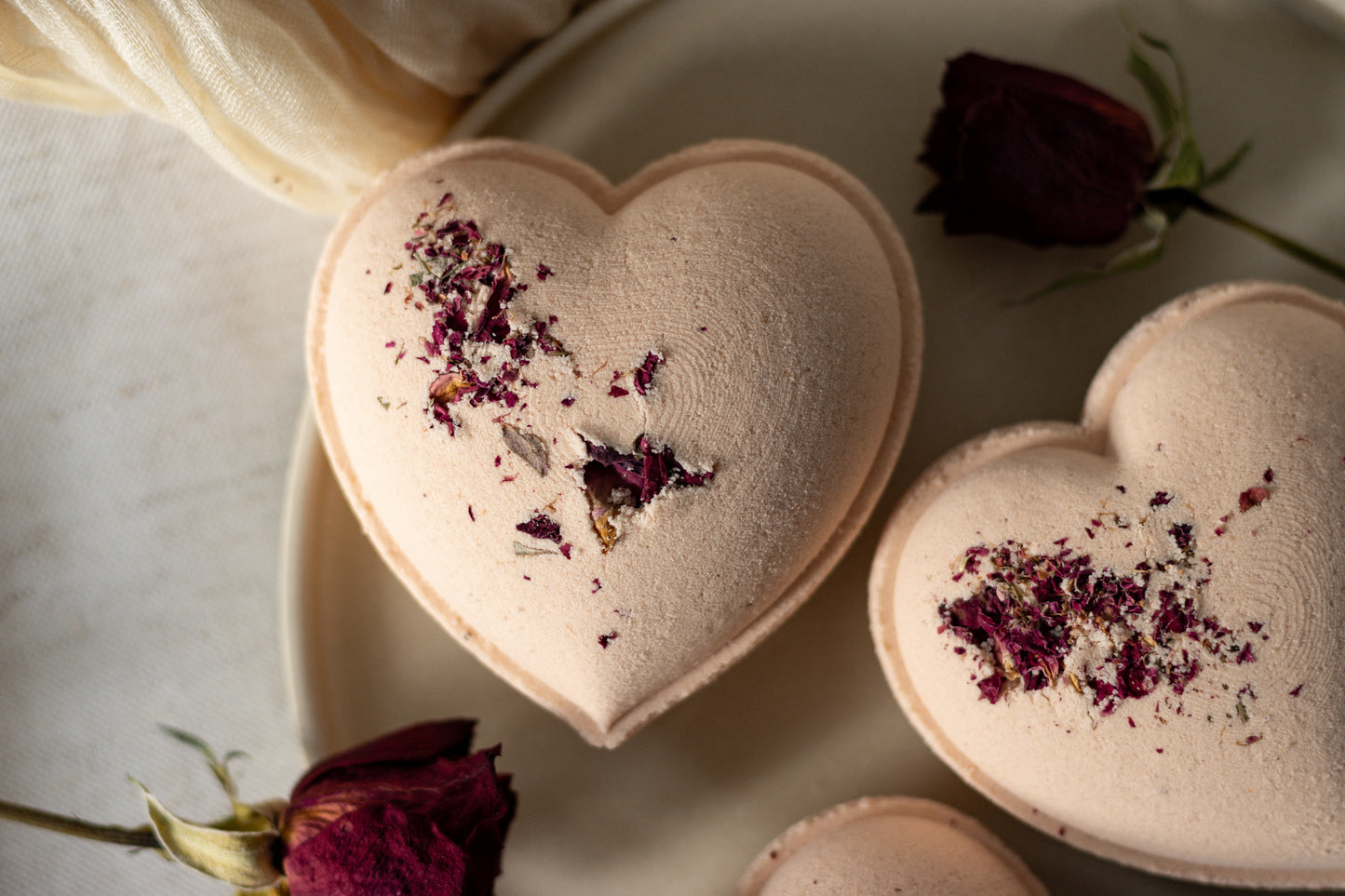 APHRODITE HEART OAT BATH BOMB