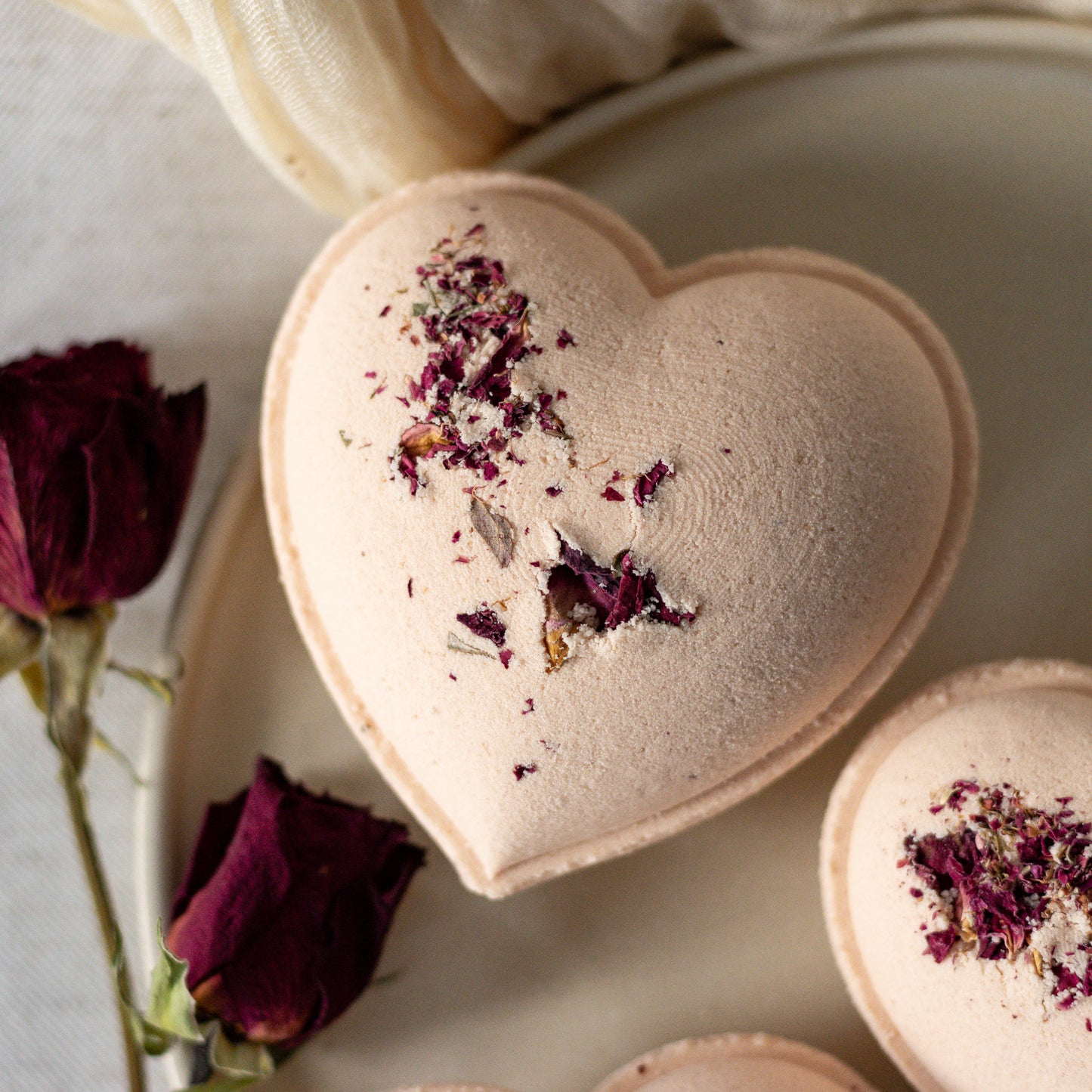 APHRODITE HEART OAT BATH BOMB