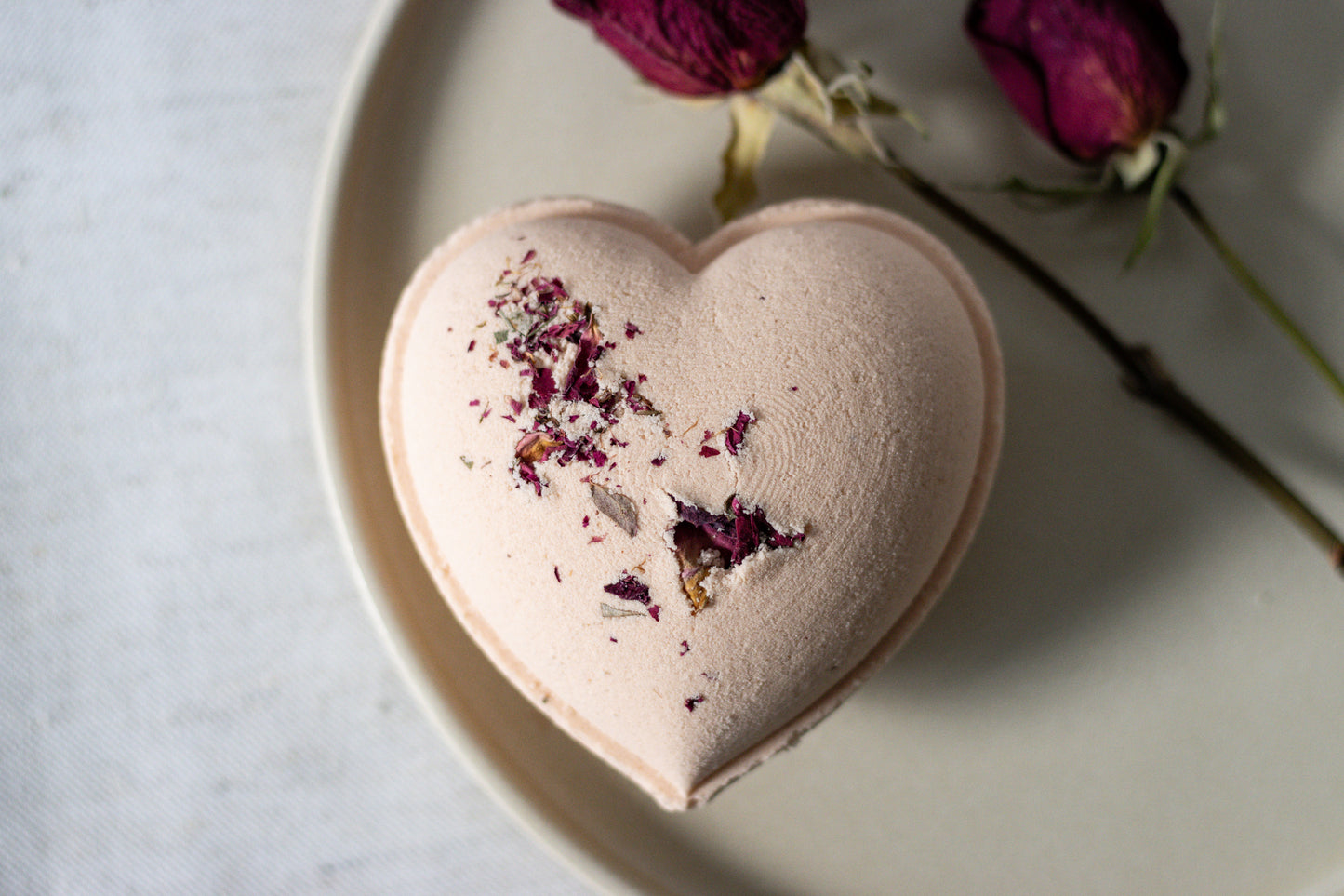 APHRODITE HEART OAT BATH BOMB